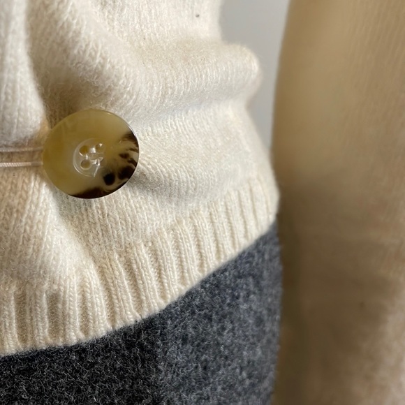 Weekend Maxmara 100% Virgin wool cardigan fits like XS to S - Picture 5 of 9